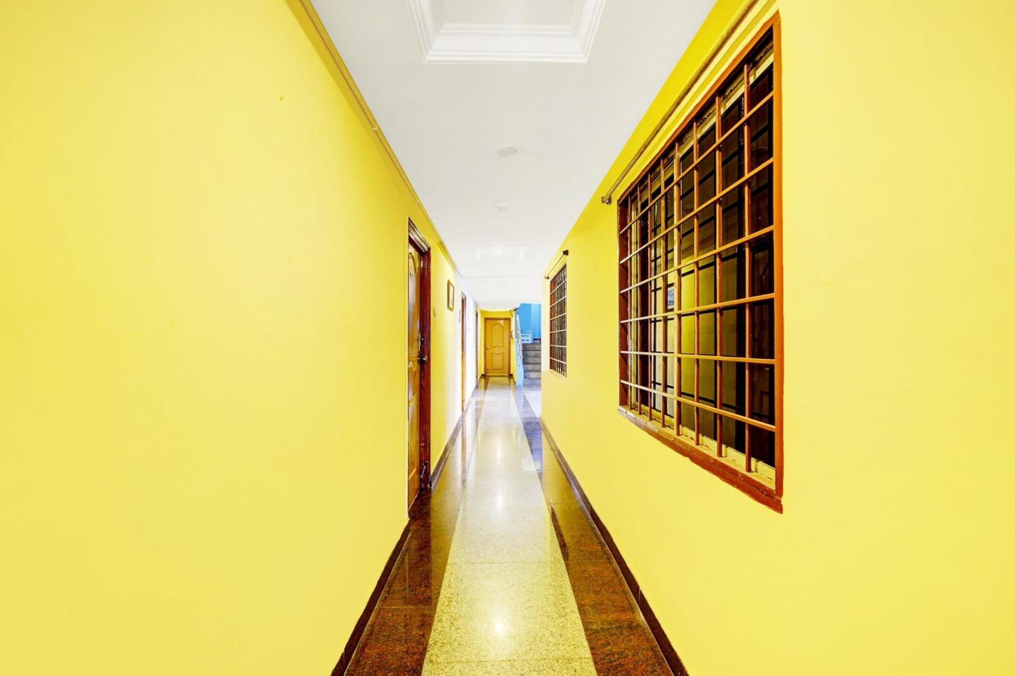 Super Hotel O Padmavathi Puram Near Railway Station Тирупати Экстерьер фото