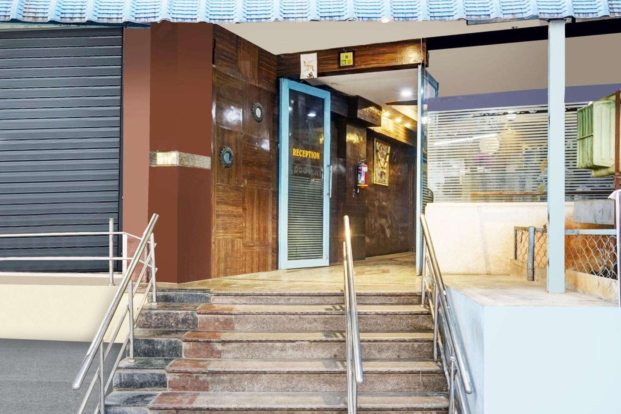 Super Hotel O Padmavathi Puram Near Railway Station Тирупати Экстерьер фото